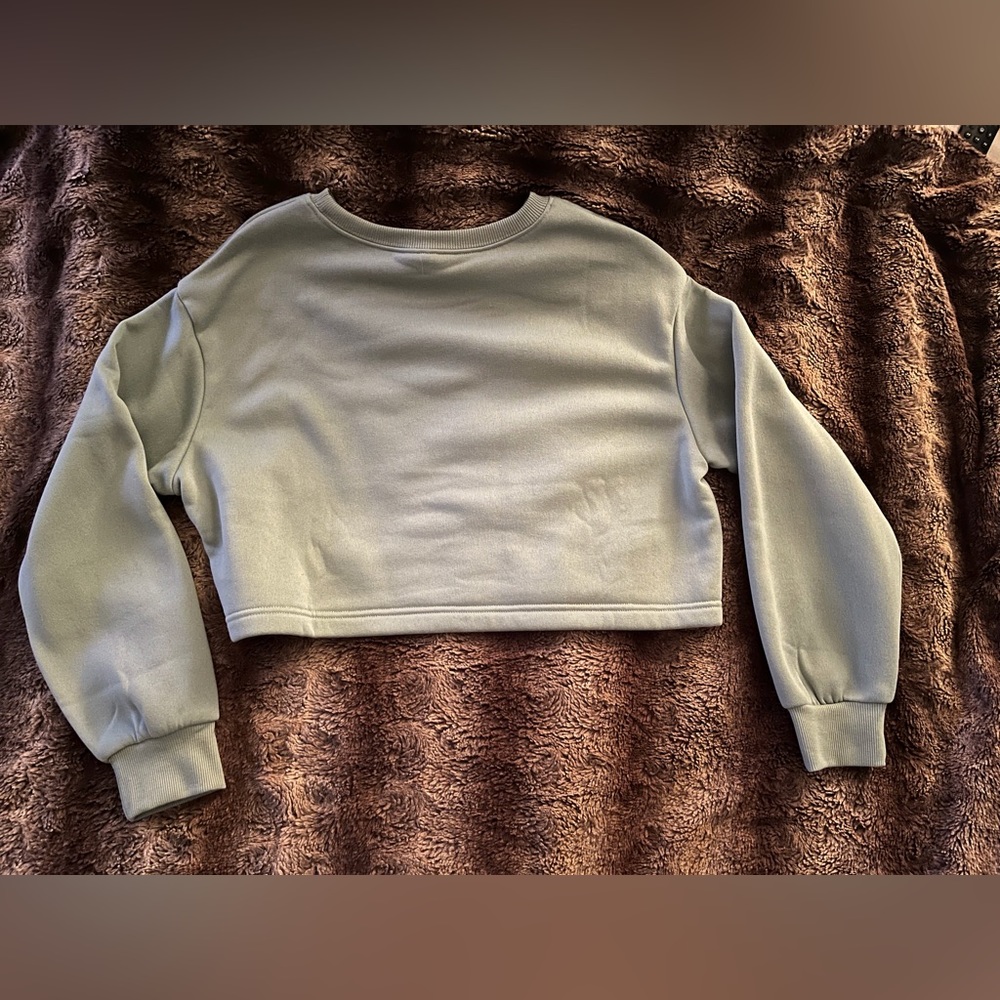 Cropped Sweater - Picture 2 of 3